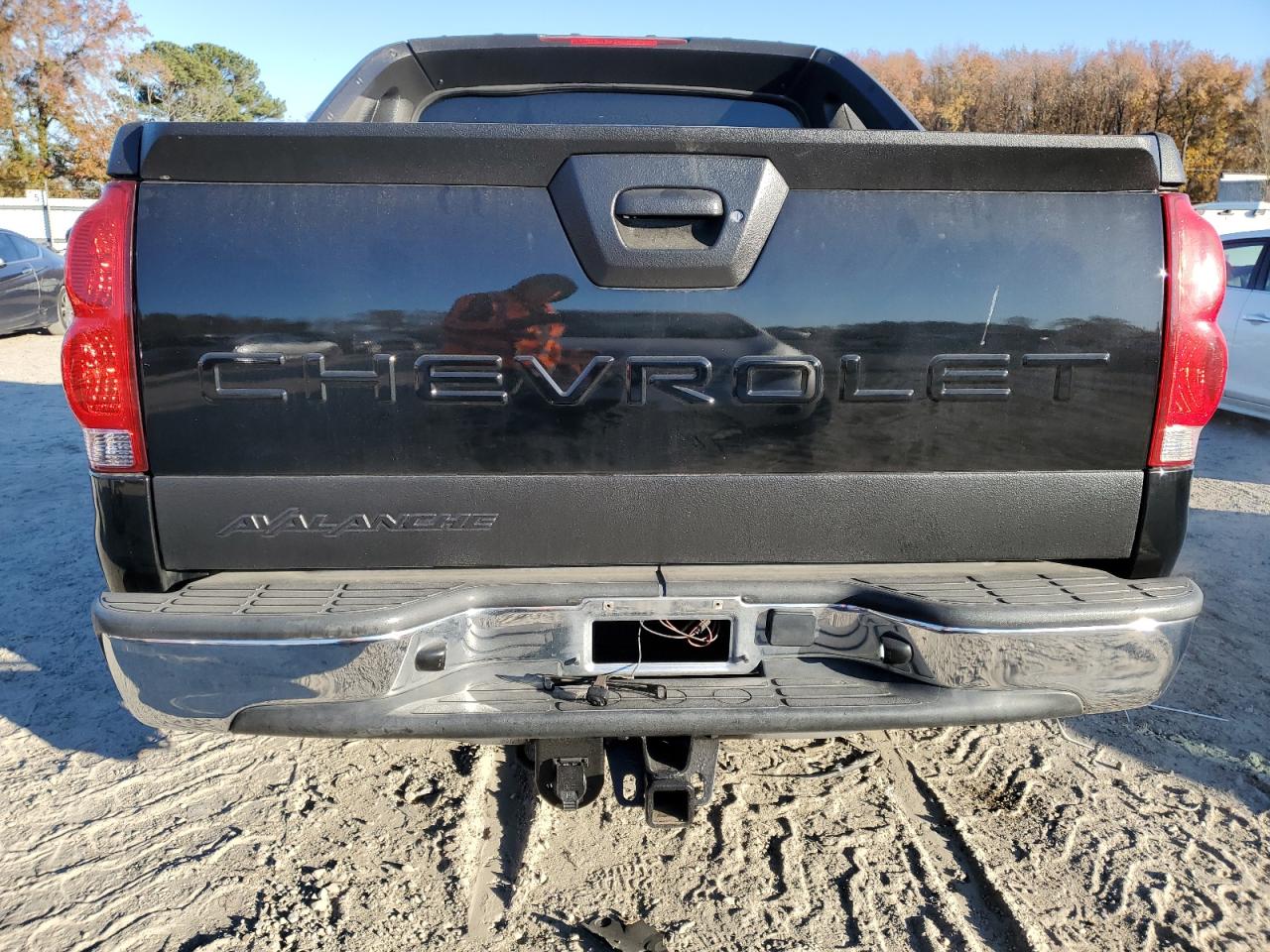 2005 Chevrolet Avalanche - Image 6