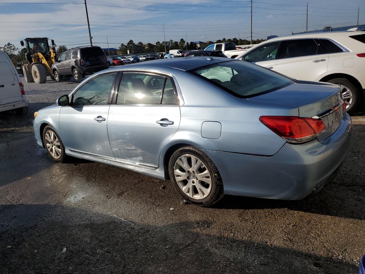 2011 Toyota Avalon - Image 2