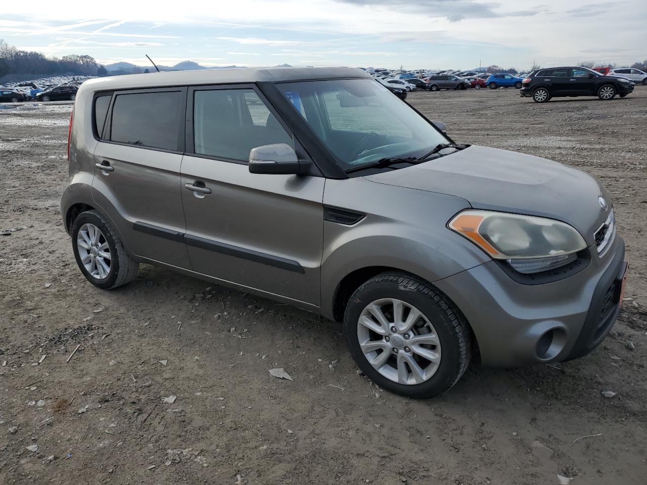 VIN KNDJT2A64D7529765 2013 KIA SOUL no.4