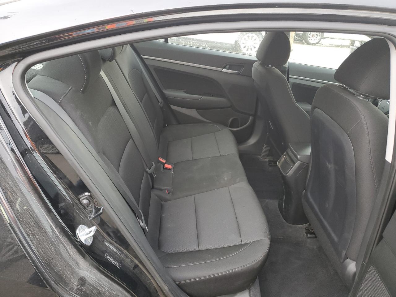 2018 Hyundai Elantra - Image 10