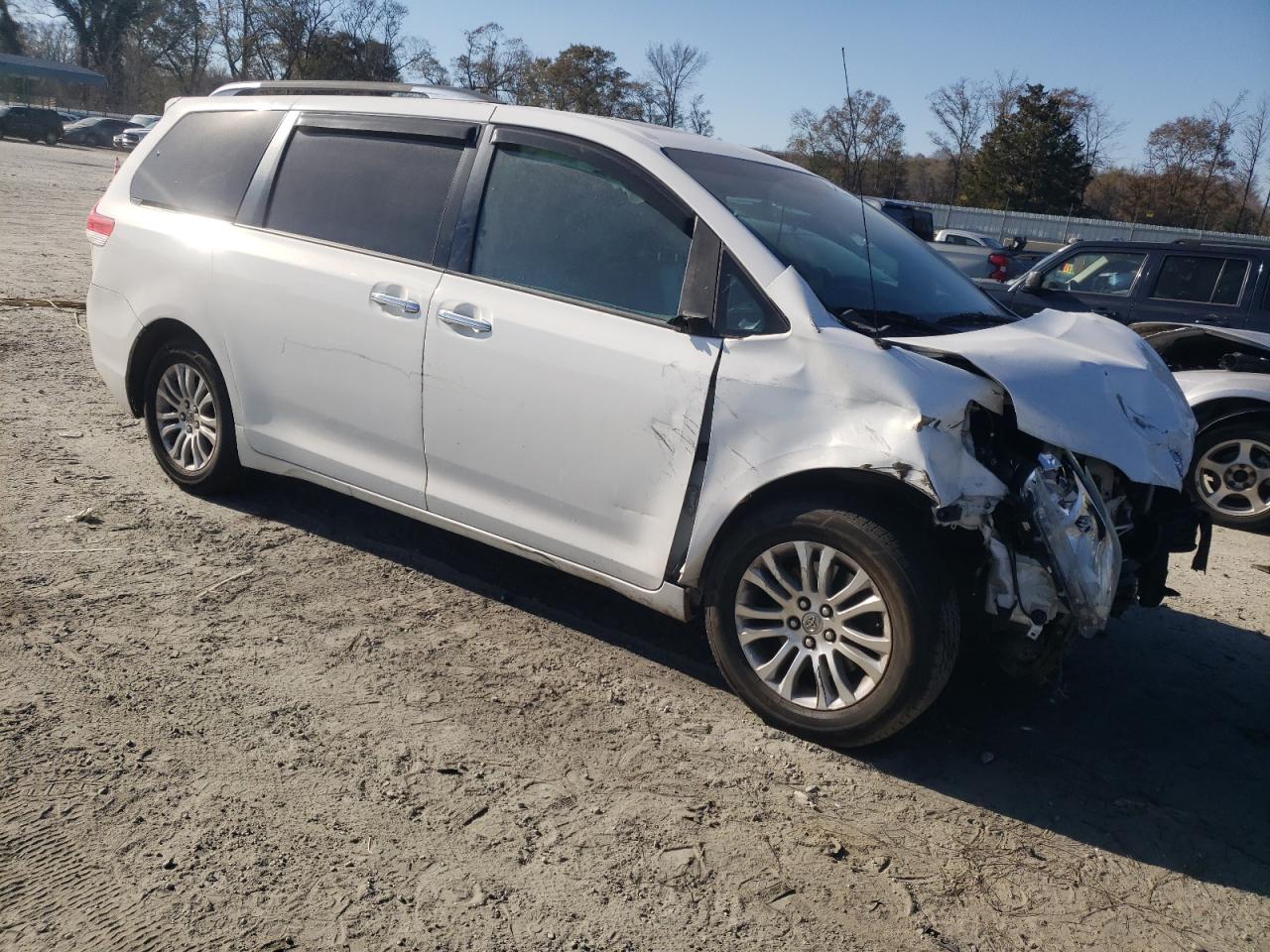 2013 Toyota Sienna - Image 4