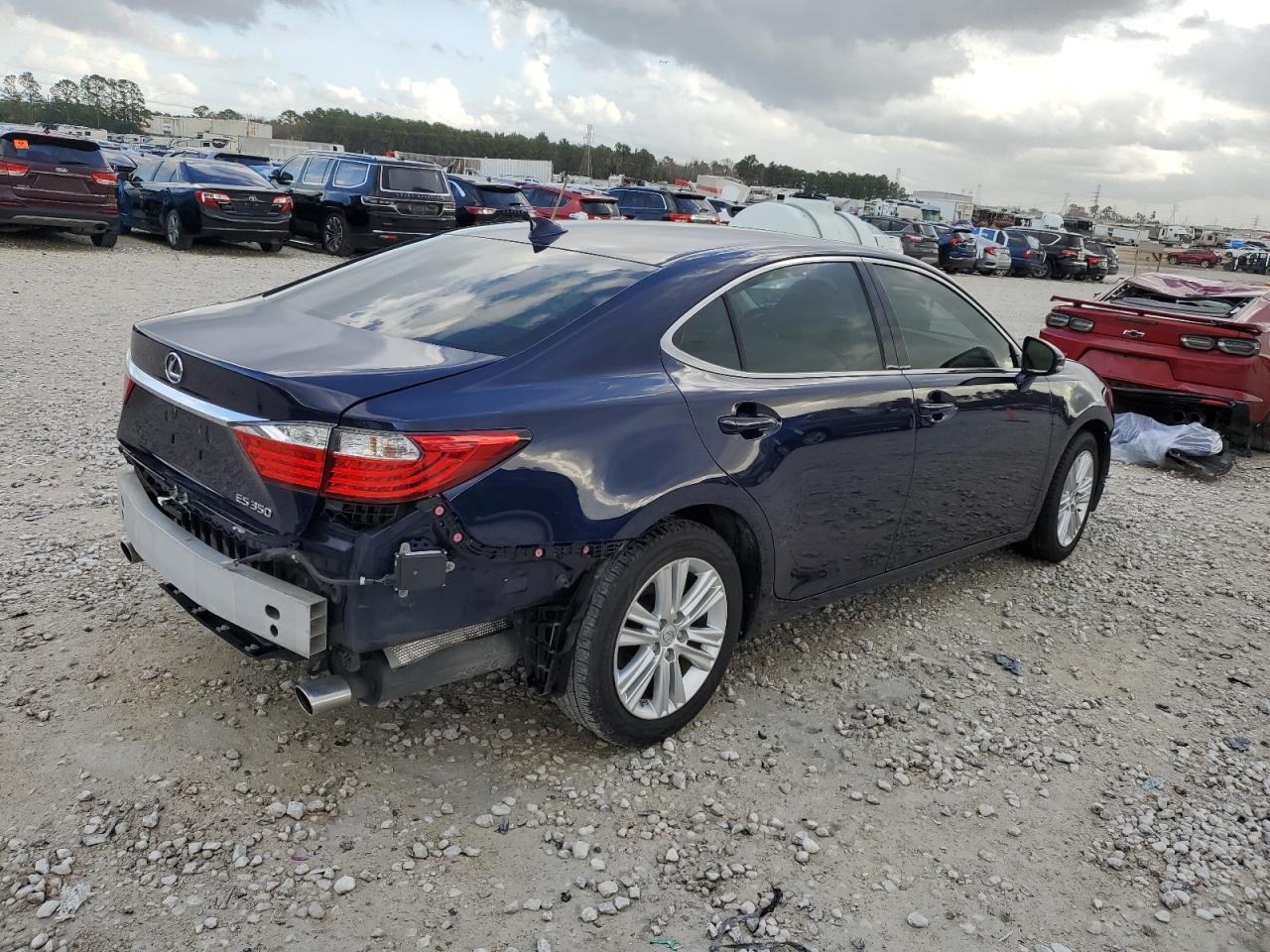 VIN JTHBK1GG1F2162825 2015 LEXUS ES350 no.3