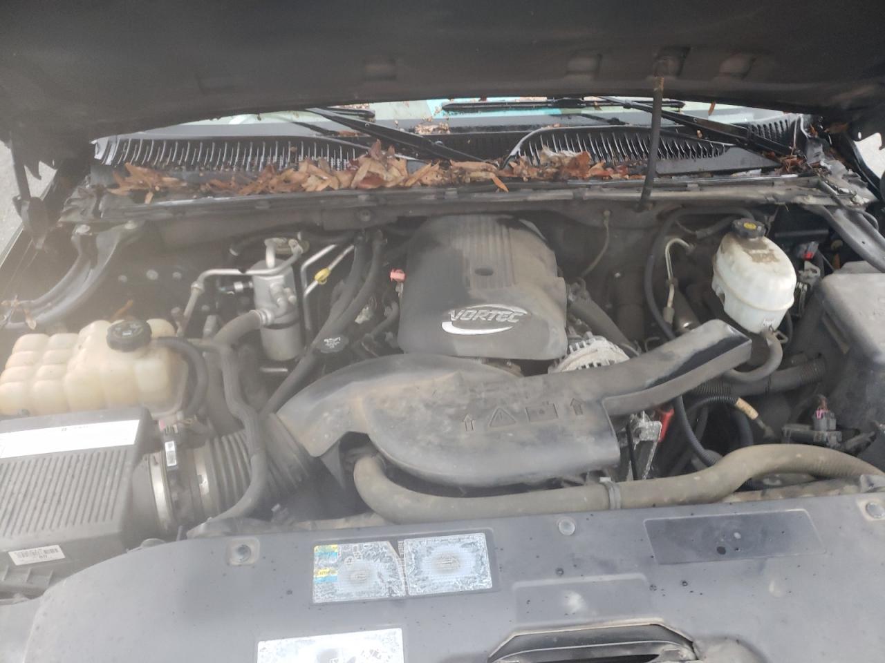 2005 Chevrolet Suburban - Image 12