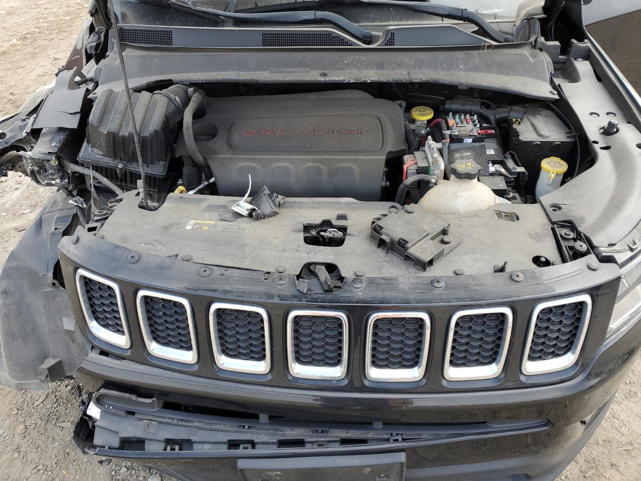 2018 Jeep Compass - Image 12
