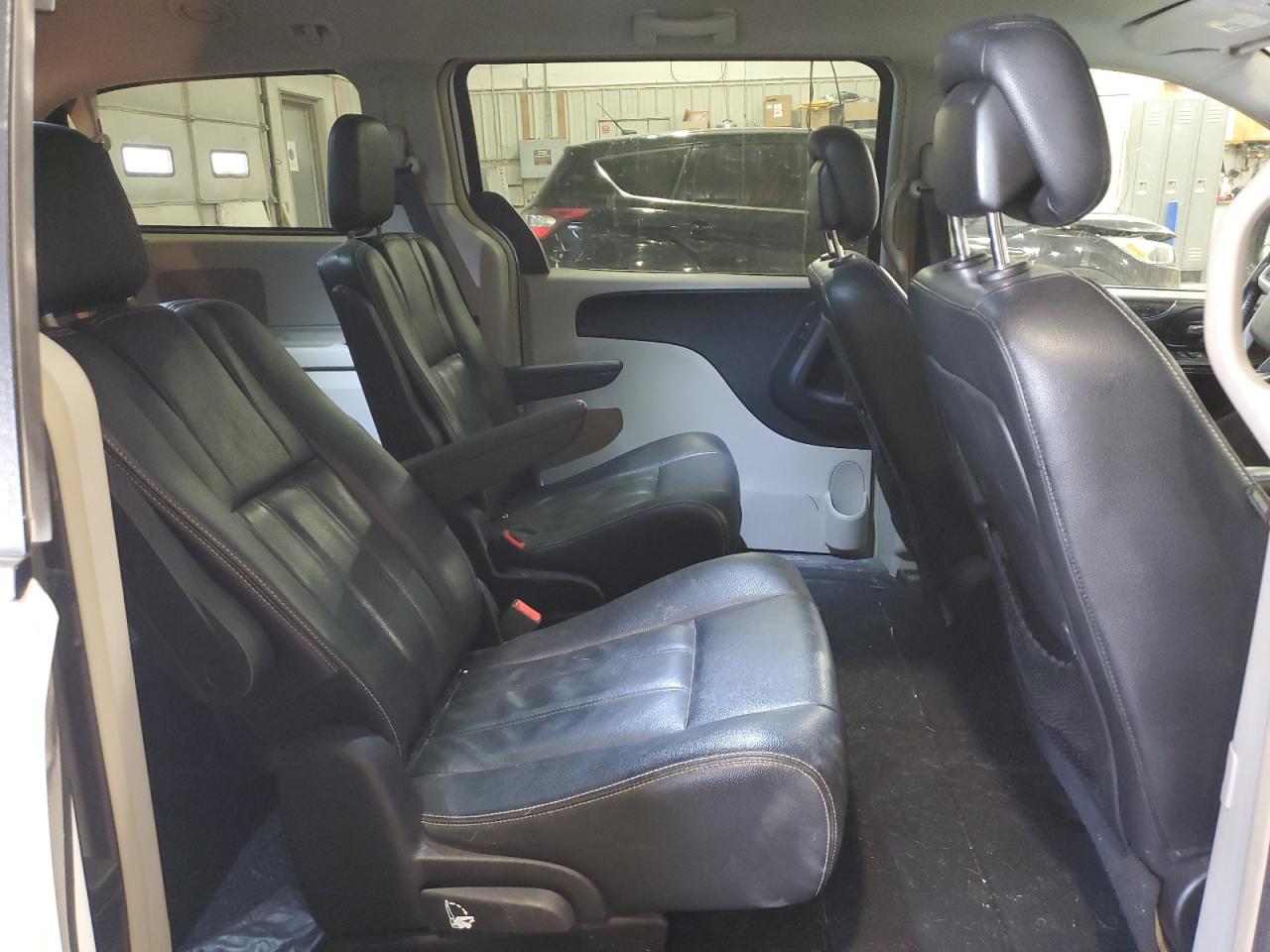 2016 Chrysler Town & Country Touring VIN: 2C4RC1BG8GR157905 Lot: 84825314