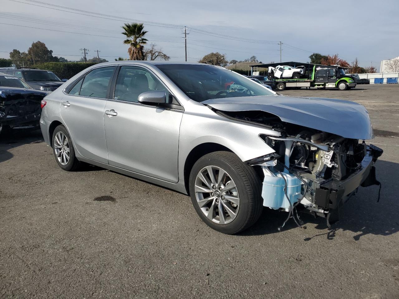 VIN 4T1BF1FK2HU699069 2017 TOYOTA CAMRY no.4