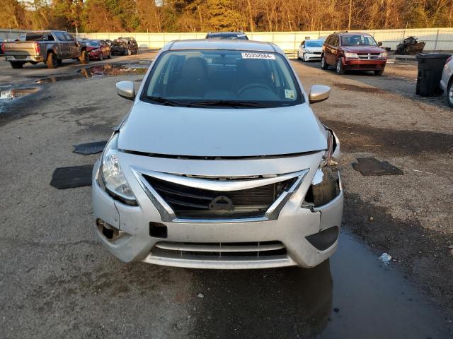 NISSAN VERSA 2019 Szary