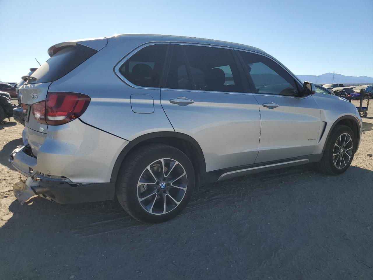 VIN 5UXKR2C5XH0U19808 2017 BMW X5 no.3