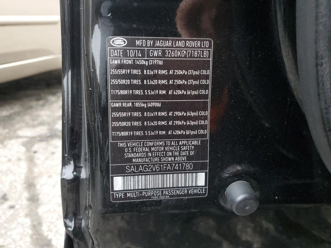 2015 Land Rover LR4 - Image 13