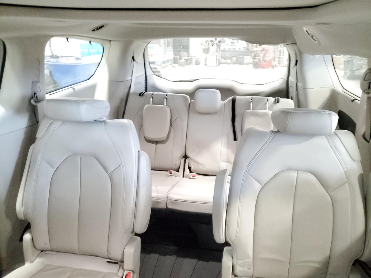 2020 Chrysler Pacifica - Image 10