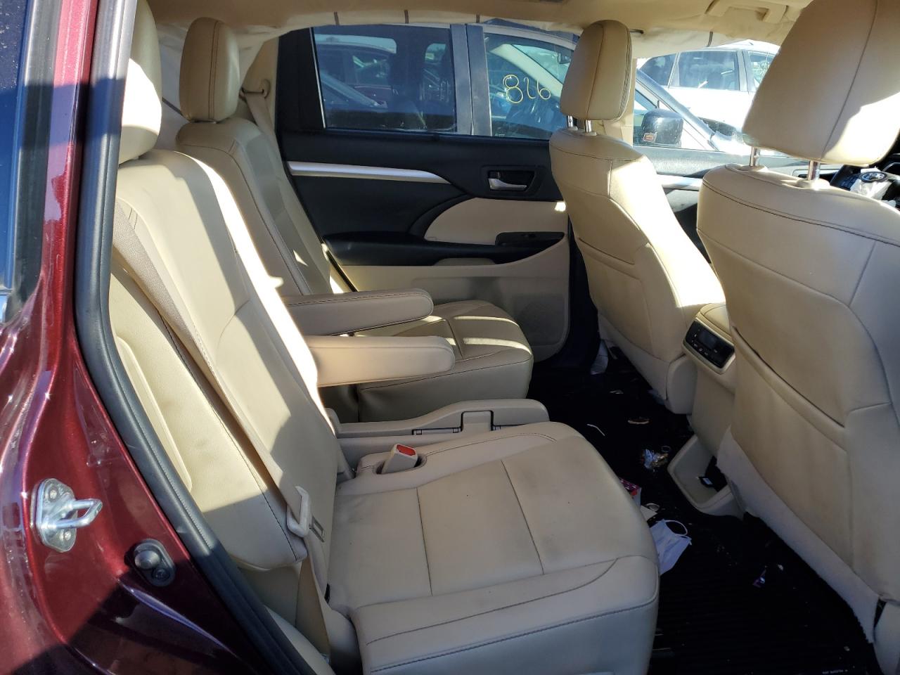 2019 Toyota Highlander - Image 11
