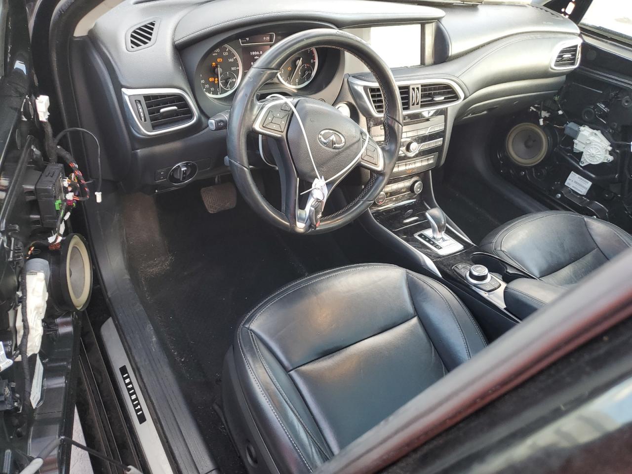 2018 Infiniti QX30 - Image 8