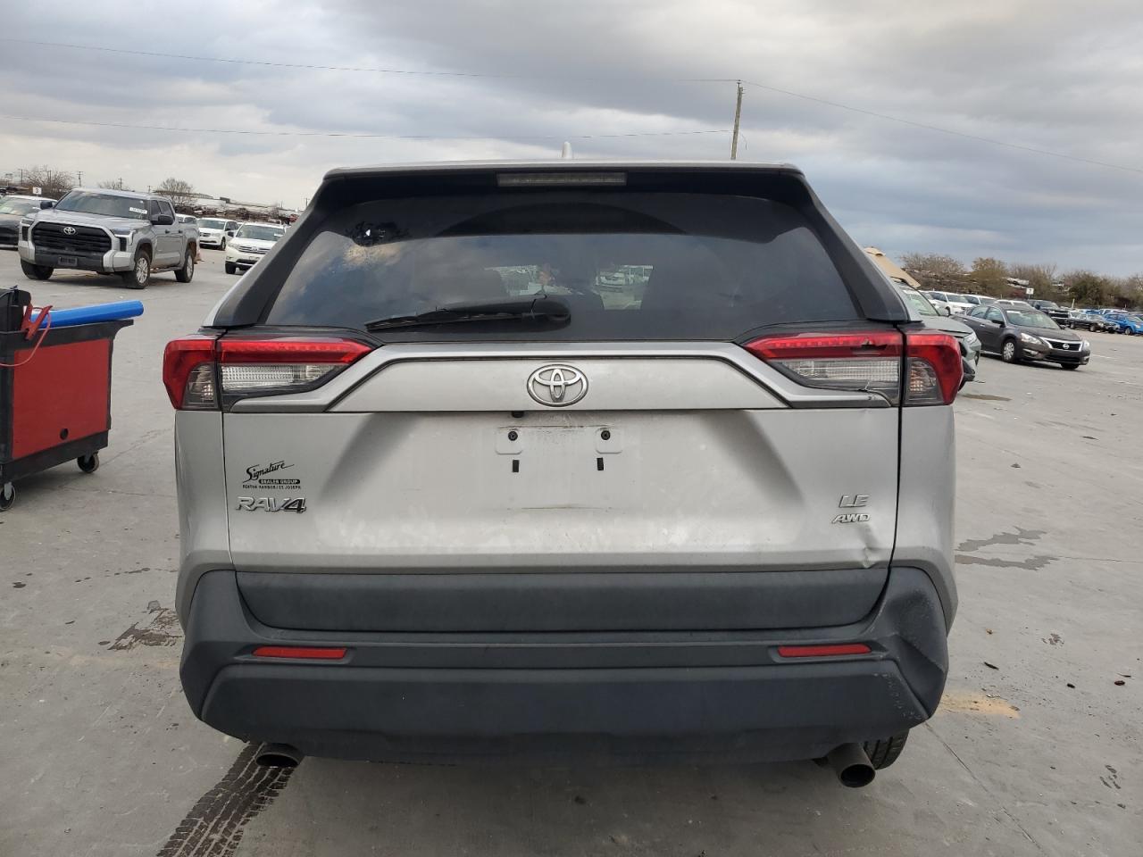2019 Toyota RAV 4 - Image 6
