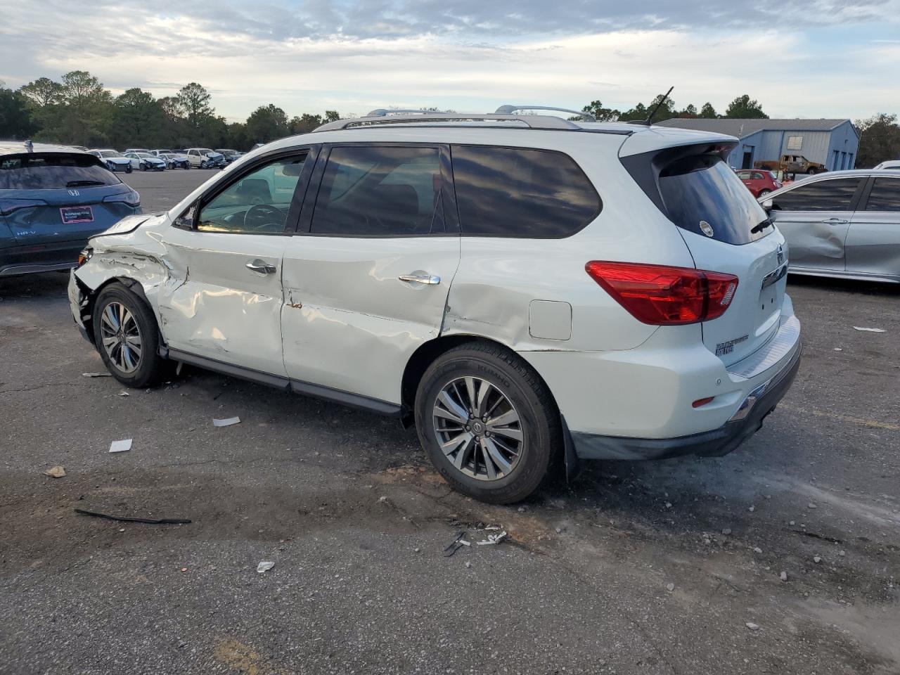 2018 Nissan Pathfinder - Image 2