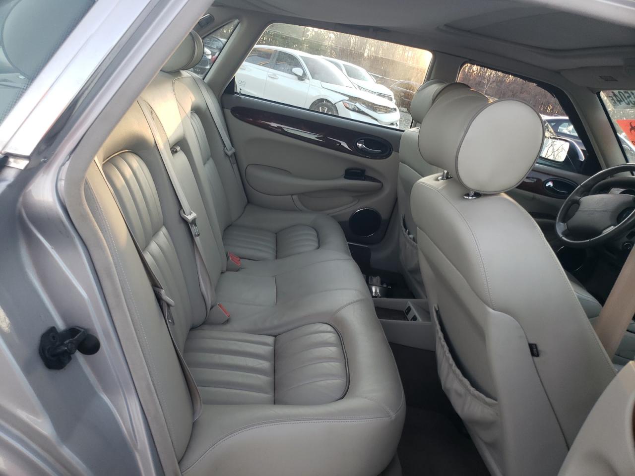 2002 Jaguar XJ - Image 11