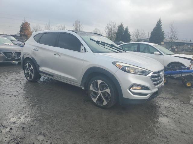  HYUNDAI TUCSON 2016 Srebrny