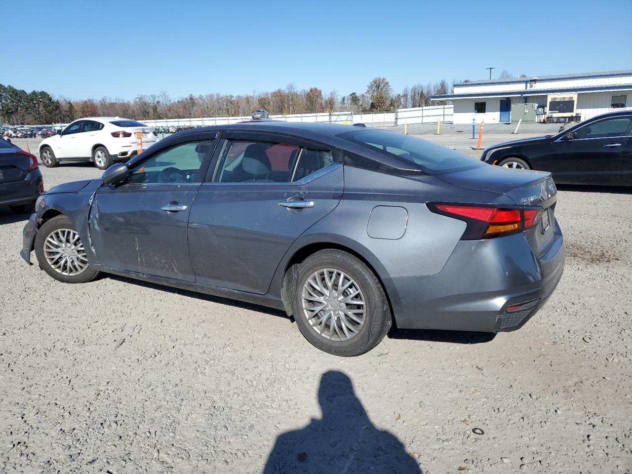 2020 Nissan Altima - Image 2