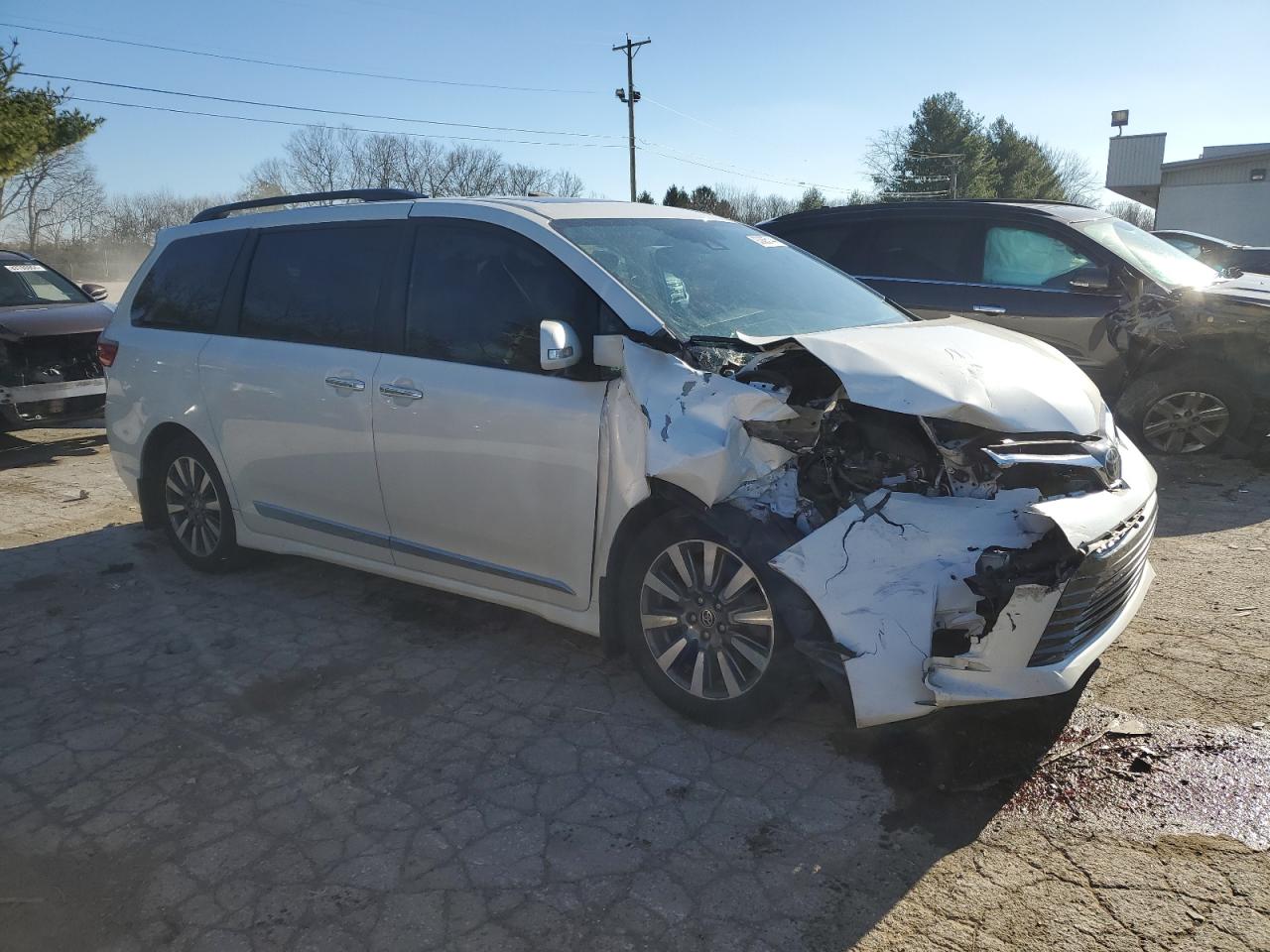 2020 Toyota Sienna - Image 4