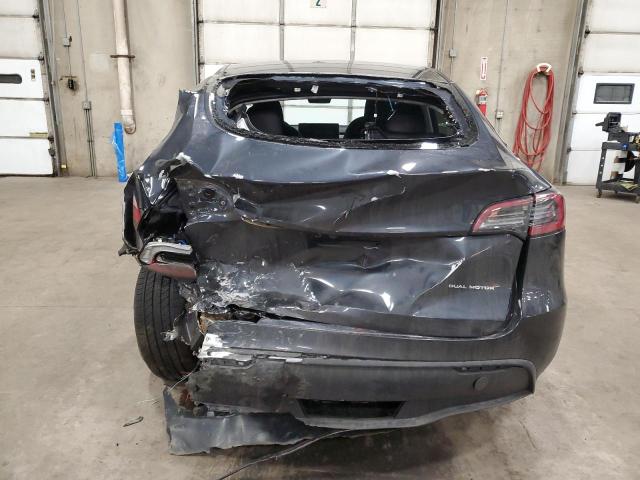  TESLA MODEL Y 2024 Szary
