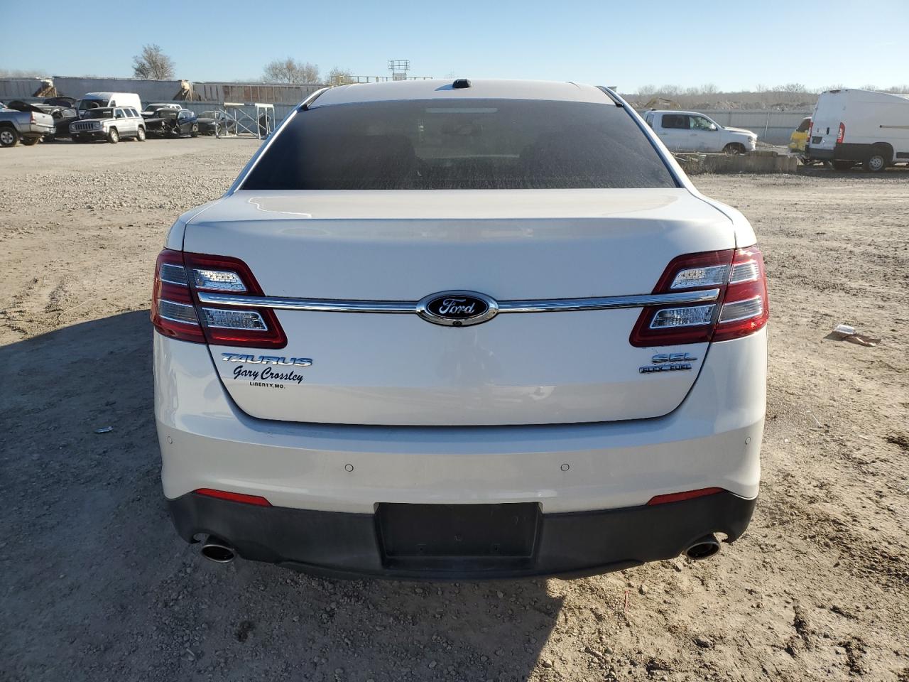 2017 Ford Taurus - Image 6