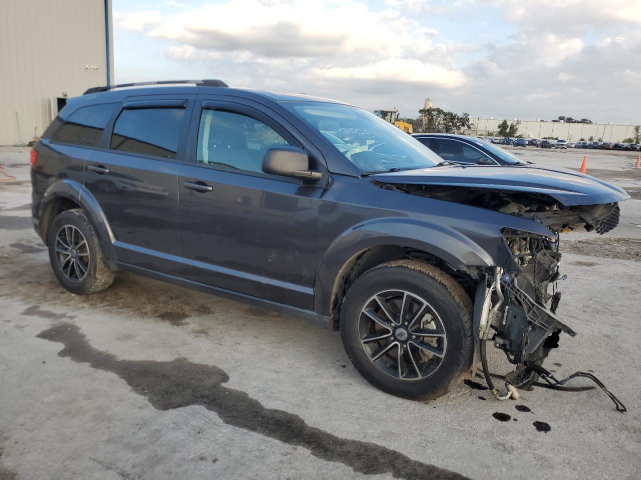 VIN 3C4PDCAB6JT347387 2018 DODGE JOURNEY no.4