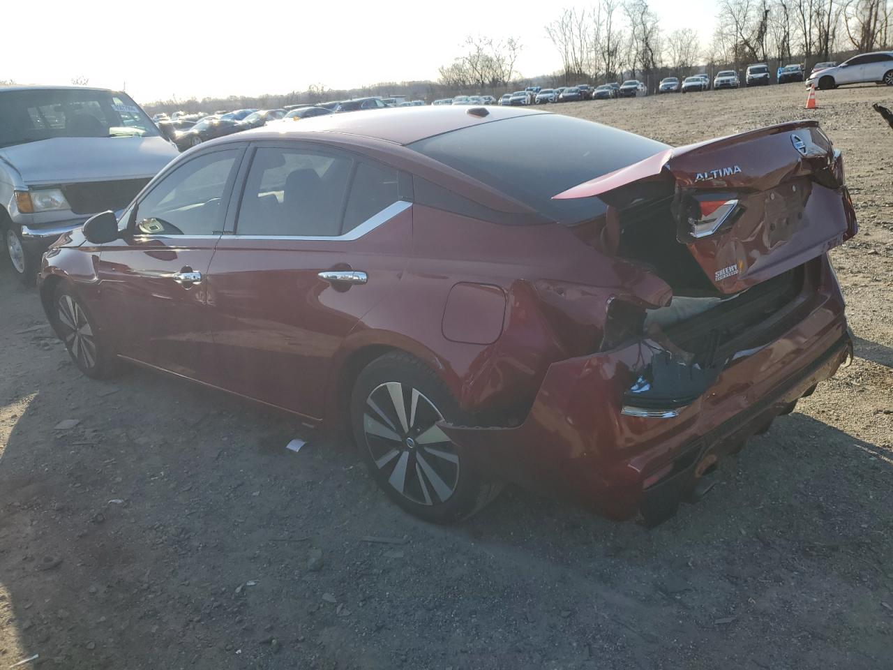 2020 Nissan Altima - Image 2