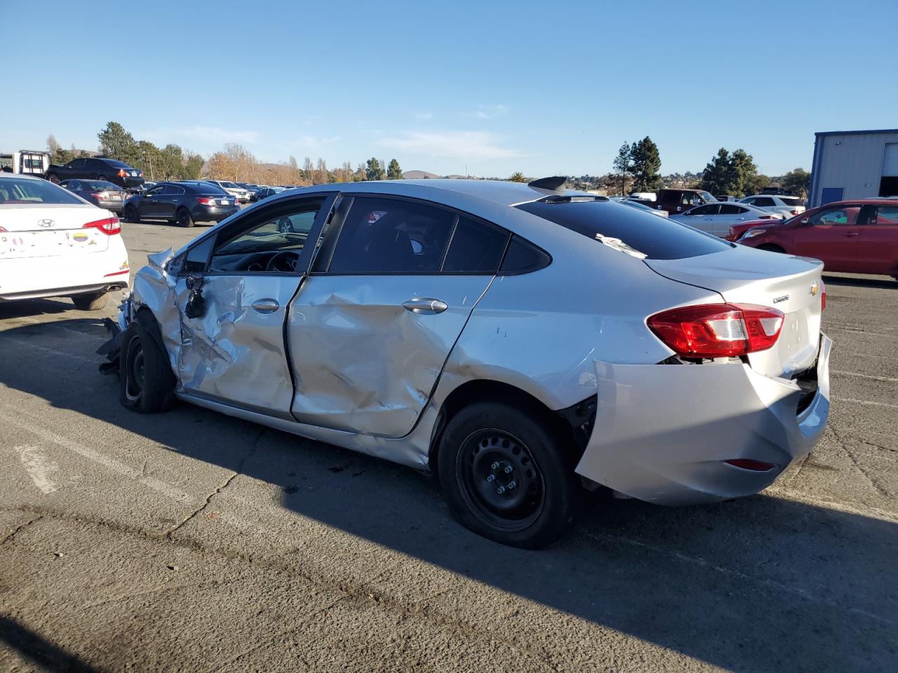 2018 Chevrolet Cruze - Image 2
