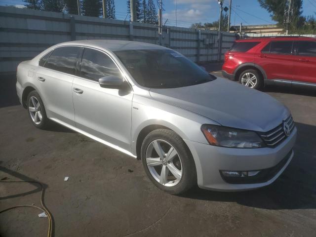 Sedans VOLKSWAGEN PASSAT 2015 tan