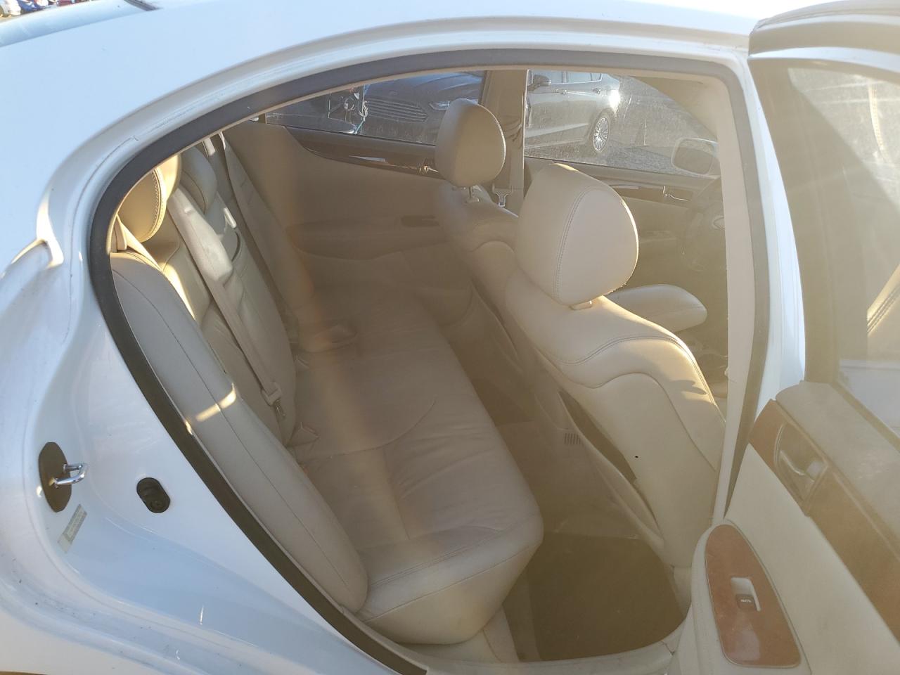 2003 Lexus ES - Image 10