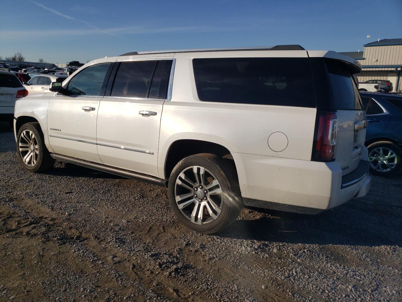 2017 GMC Yukon - Image 2