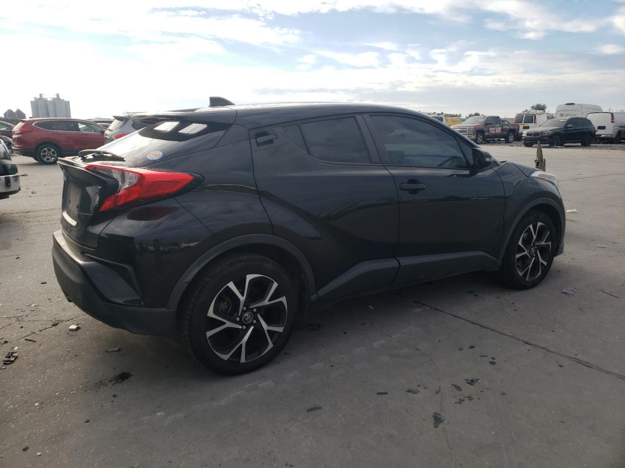 VIN NMTKHMBX8KR100123 2019 TOYOTA C-HR no.3