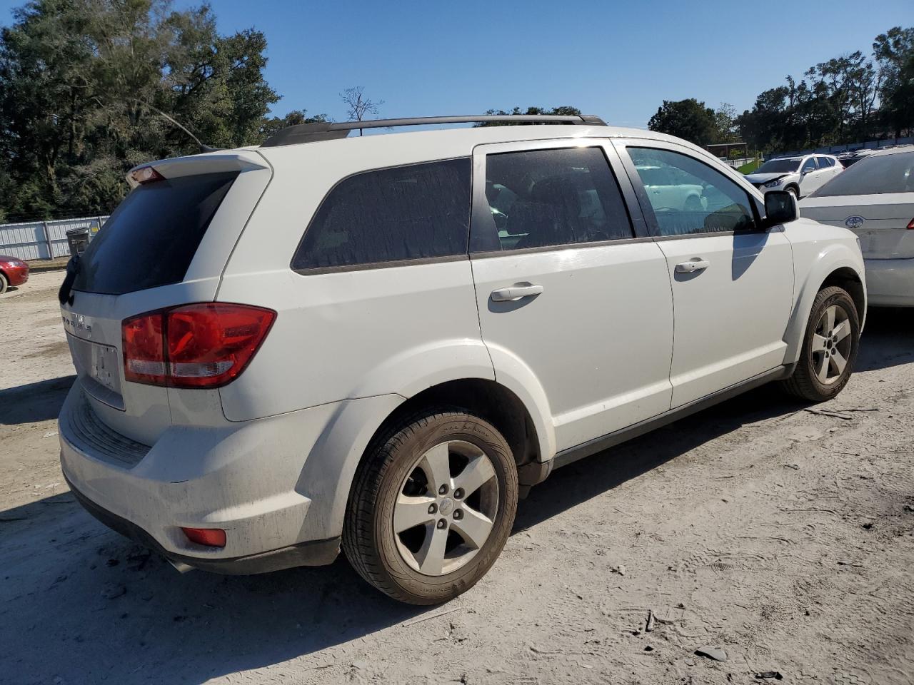 2011 Dodge Journey - Image 3