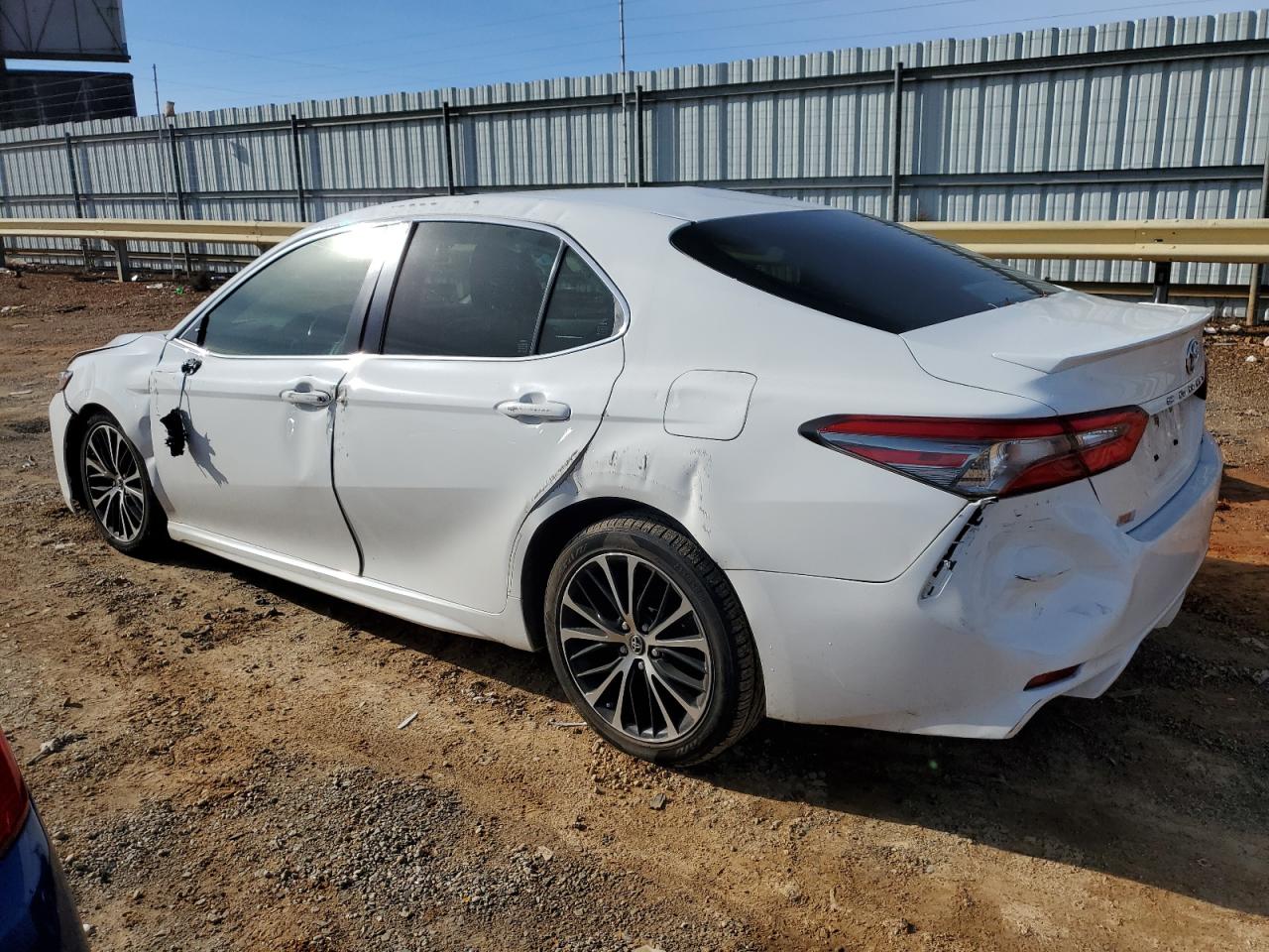 VIN JTNB11HK9J3038890 2018 TOYOTA CAMRY no.2