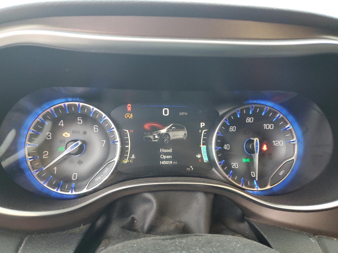 2017 Chrysler Pacifica - Image 9