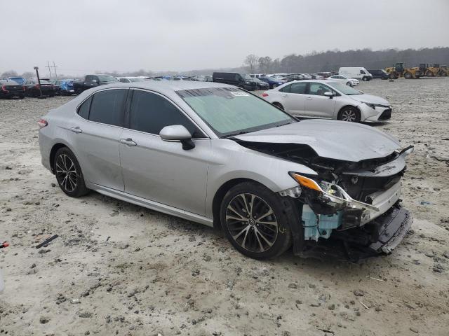  TOYOTA CAMRY 2018 Srebrny