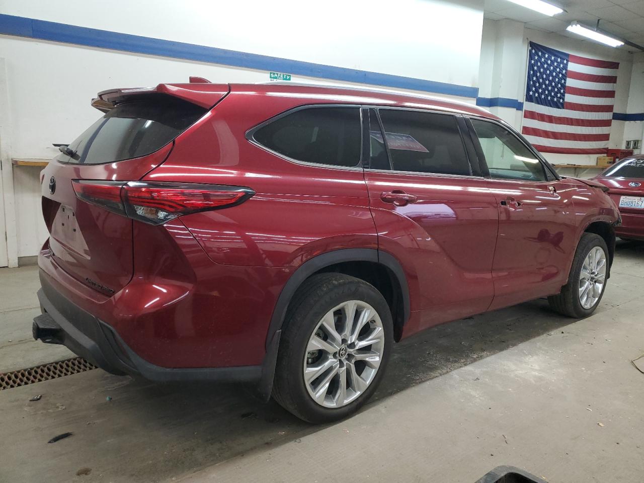 2020 Toyota Highlander - Image 3