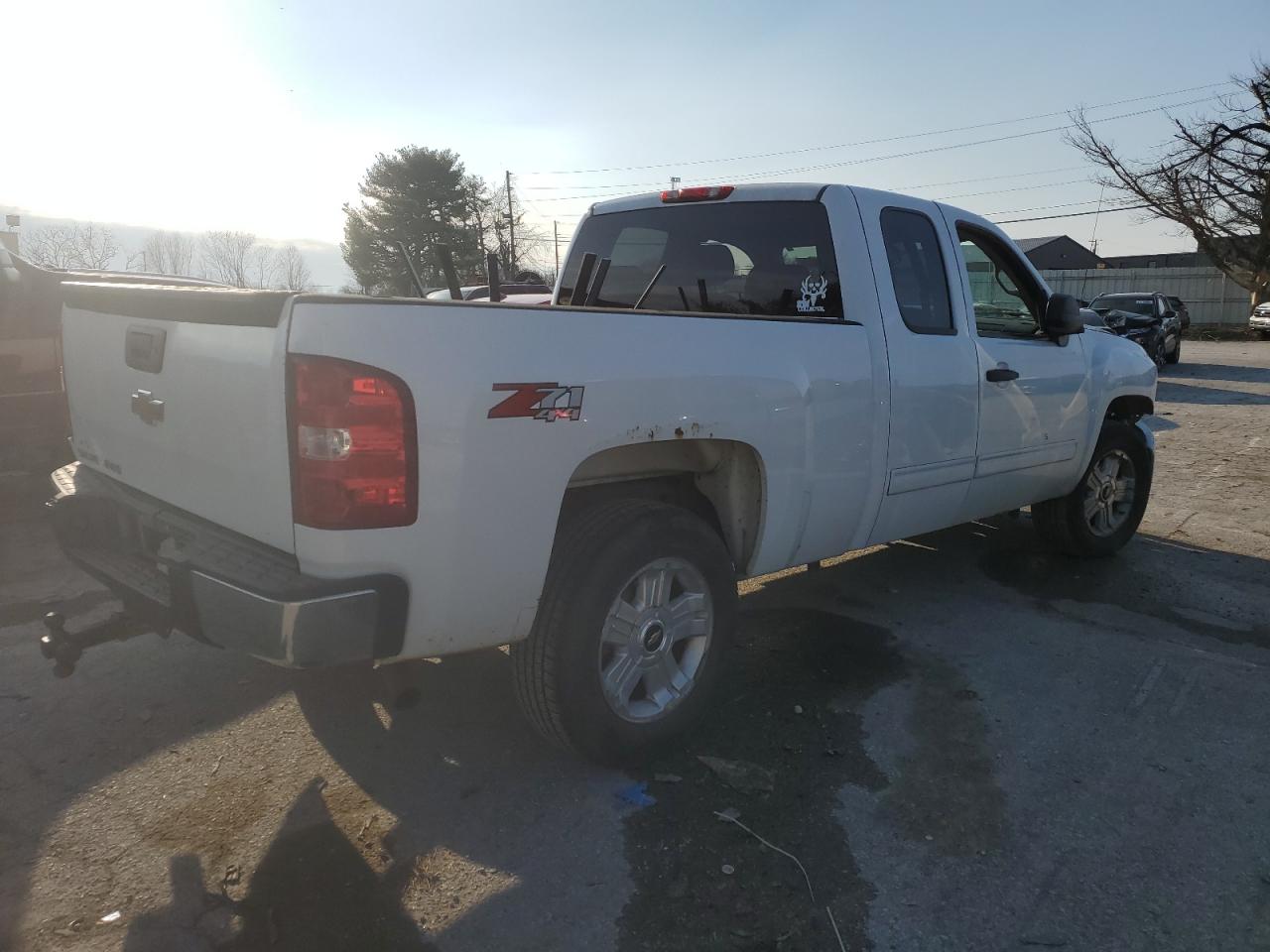 2009 Chevrolet Silverado - Image 3