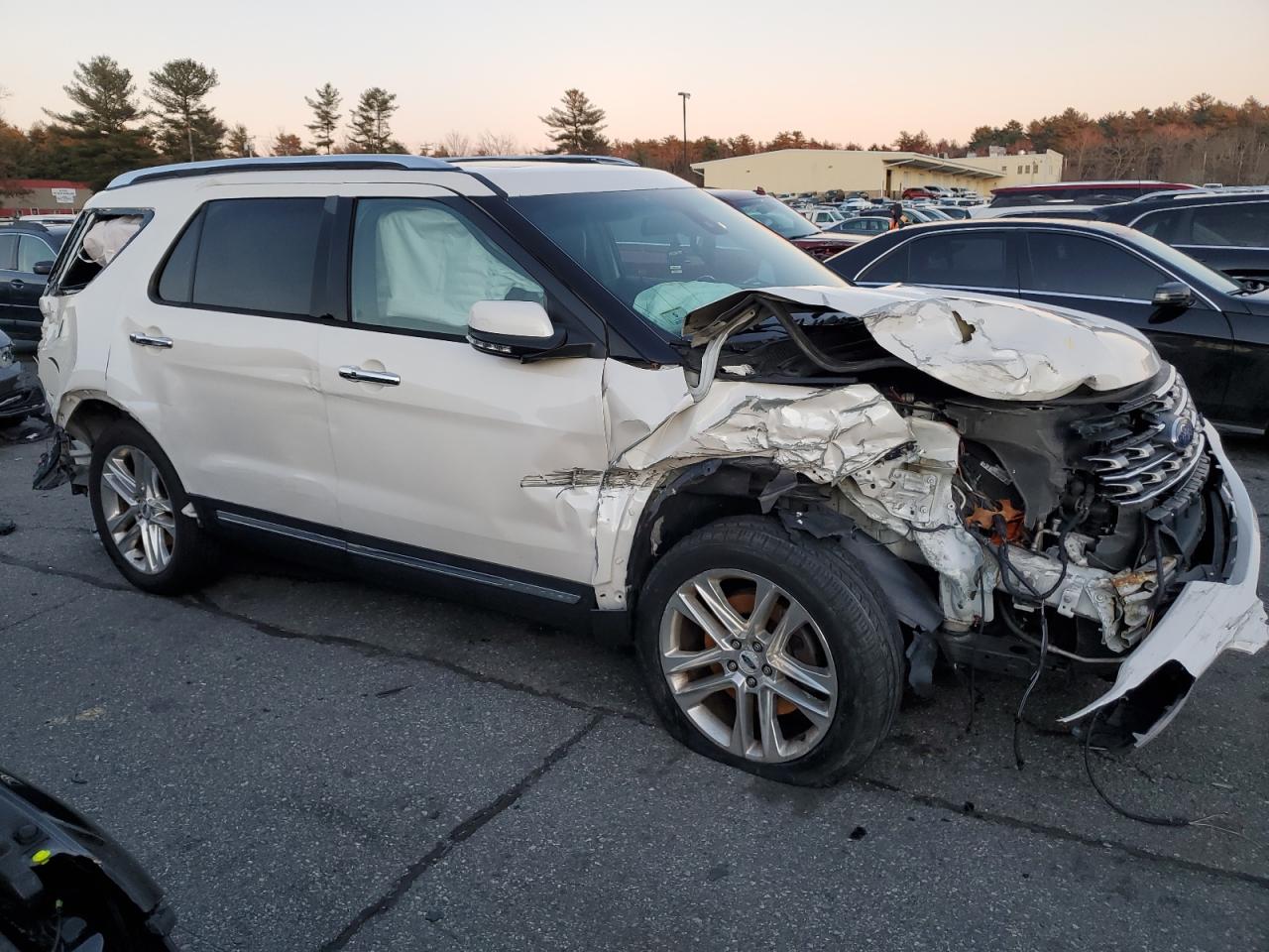 2016 Ford Explorer - Image 4