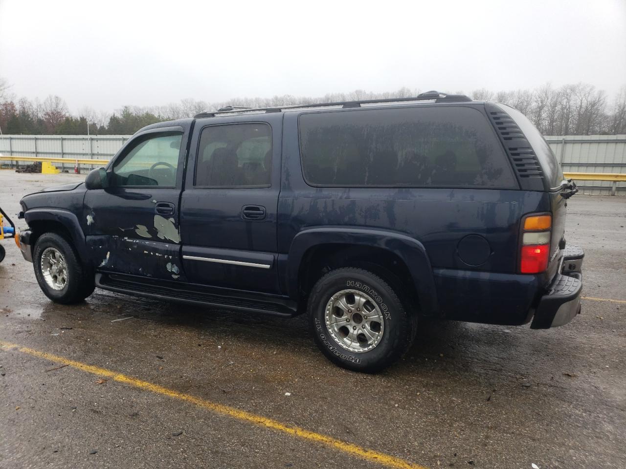 2004 Chevrolet Suburban - Image 2