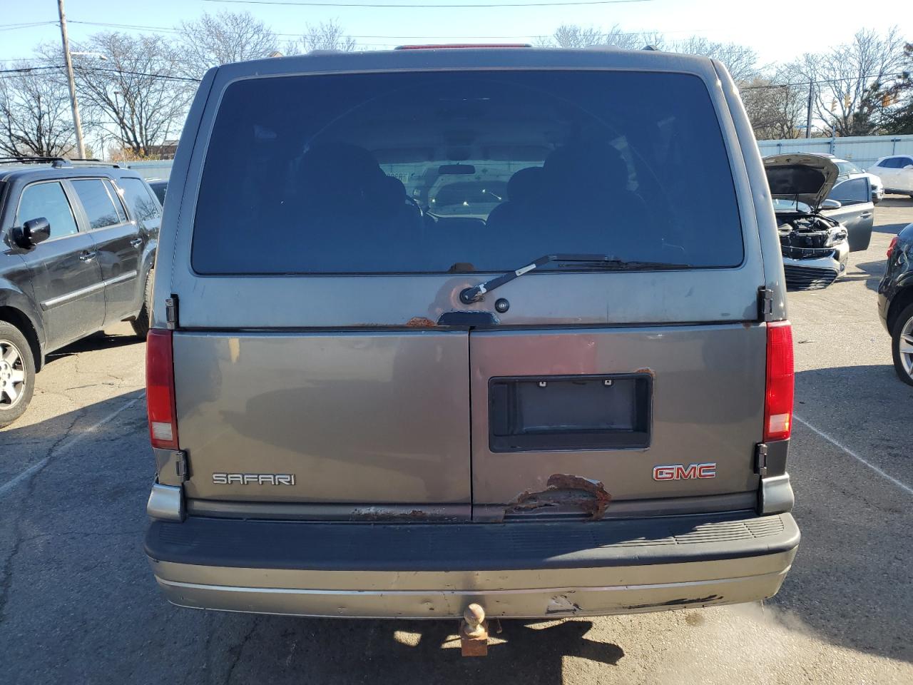 2003 GMC Safari - Image 6