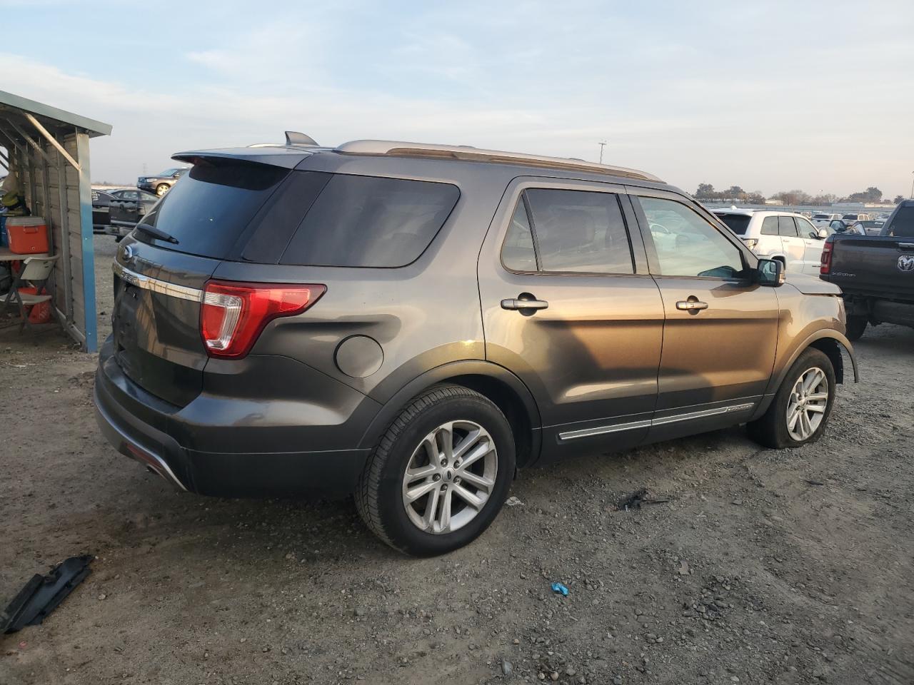 VIN 1FM5K7D84HGE38169 2017 FORD EXPLORER no.3