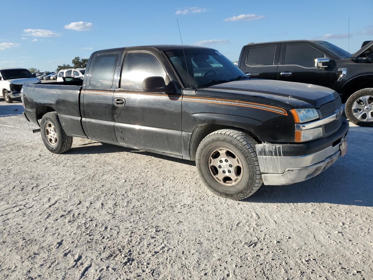 2004 Chevrolet Silverado - Image 4