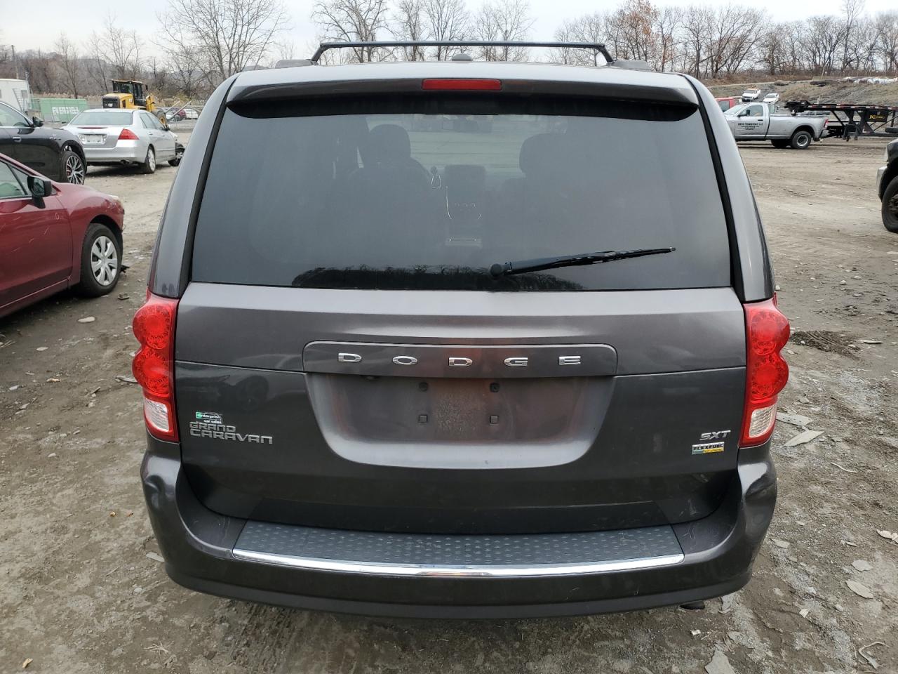 2017 Dodge Caravan - Image 6