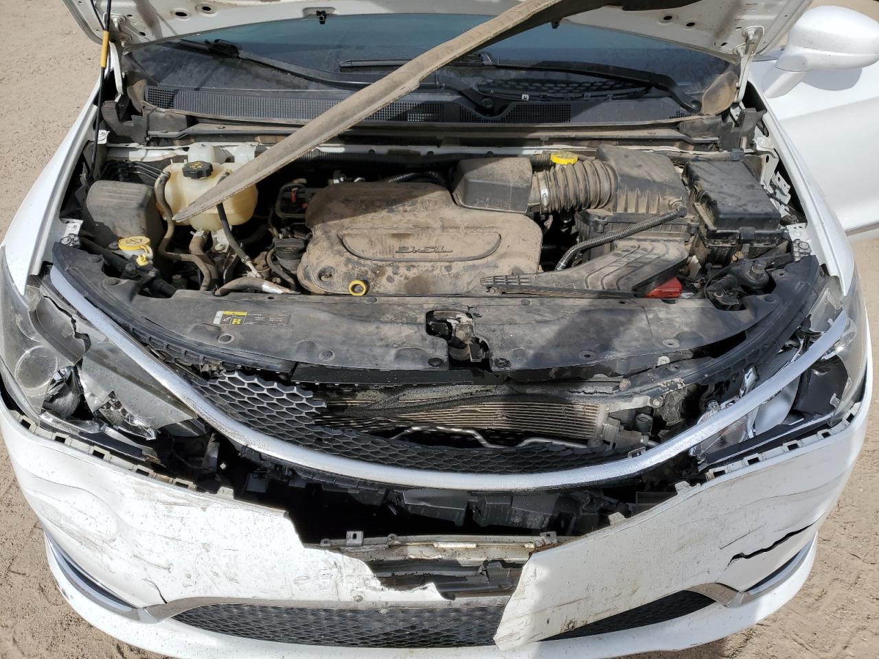 2019 Chrysler Pacifica - Image 12