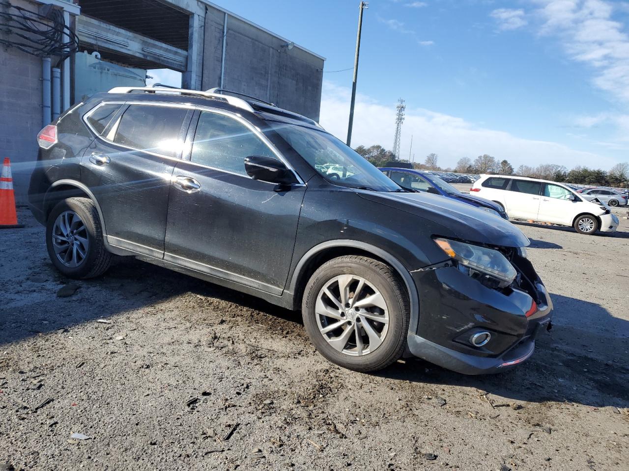2015 Nissan Rogue - Image 4