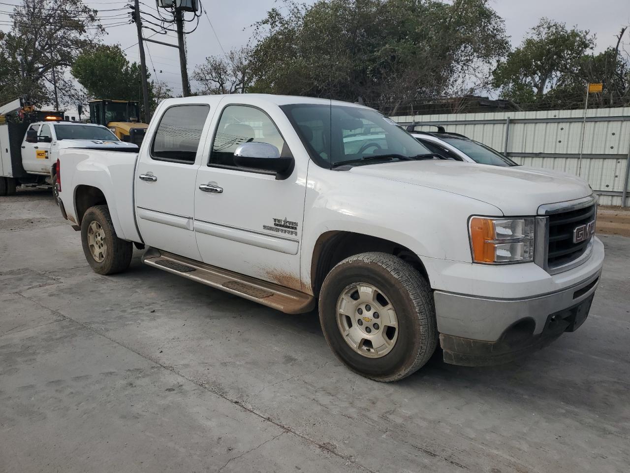 2011 GMC Sierra - Image 4