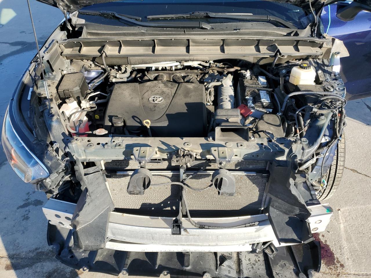 2022 Toyota Highlander - Image 12