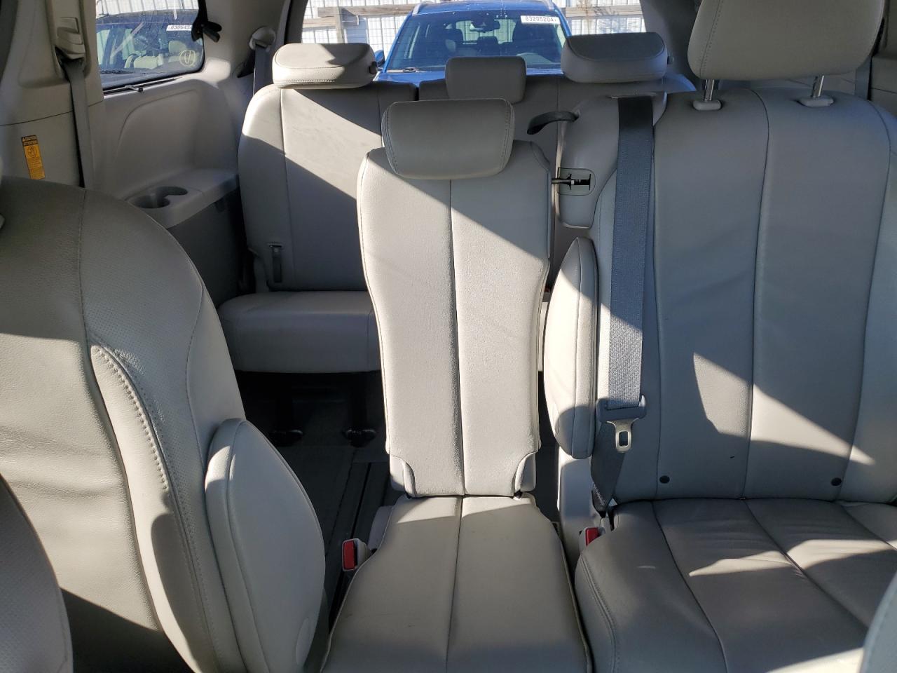 2014 Toyota Sienna - Image 10