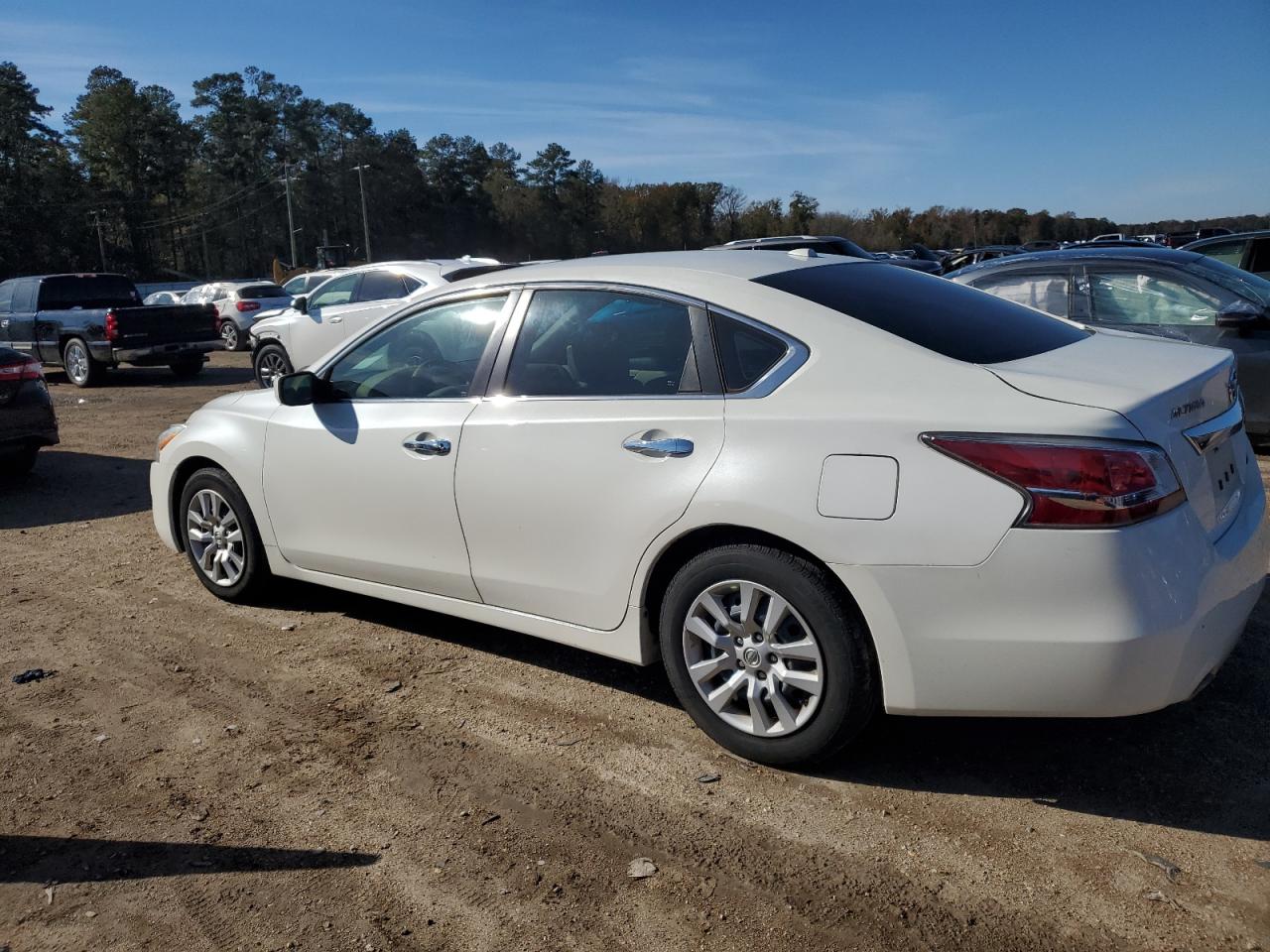 2014 Nissan Altima - Image 2