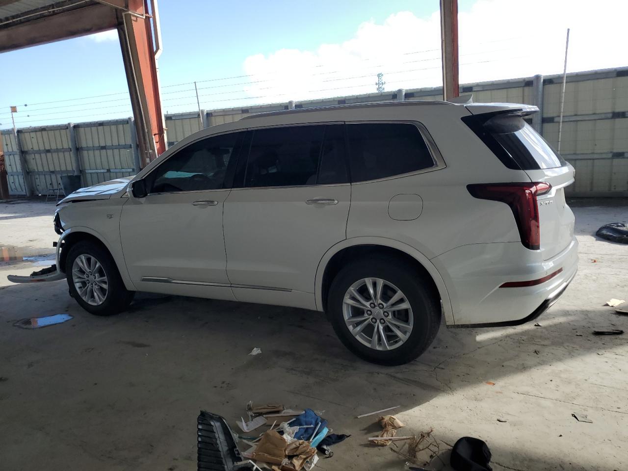 2022 Cadillac XT6 - Image 2